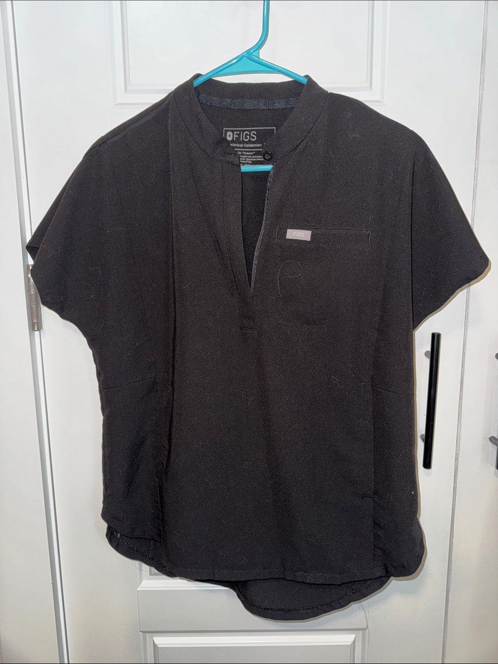 XS FIGS MONTEZ RELAXED SCRUB TOP - Black